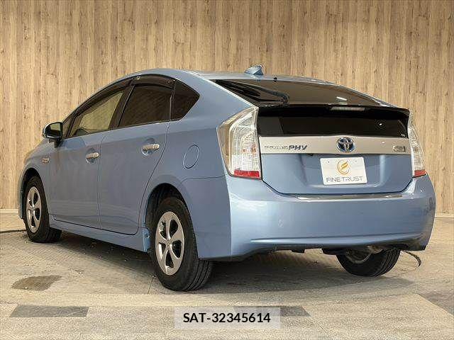 Toyota PRIUS PHV 2012-02 7060341-20