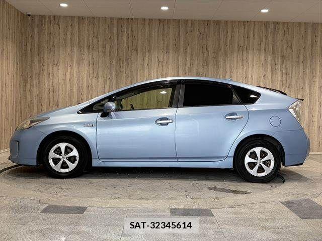 Toyota PRIUS PHV 2012-02 7060341-21