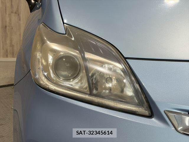 Toyota PRIUS PHV 2012-02 7060341-25