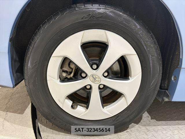 Toyota PRIUS PHV 2012-02 7060341-28