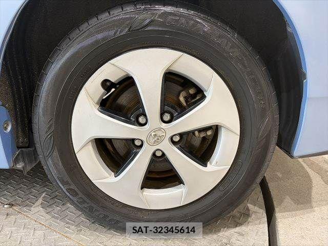 Toyota PRIUS PHV 2012-02 7060341-29