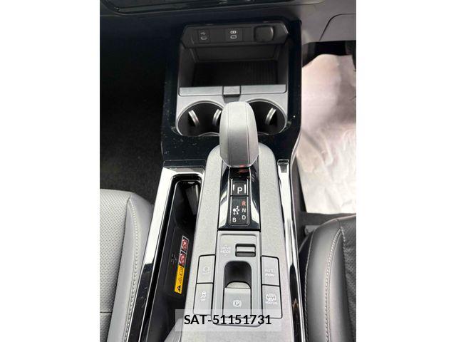 Toyota PRIUS PHV 2023-10 7060335-13