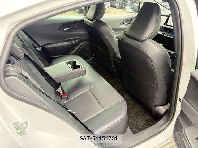 Toyota PRIUS PHV 2023-10 7060335-15