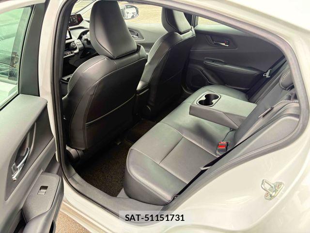 Toyota PRIUS PHV 2023-10 7060335-18