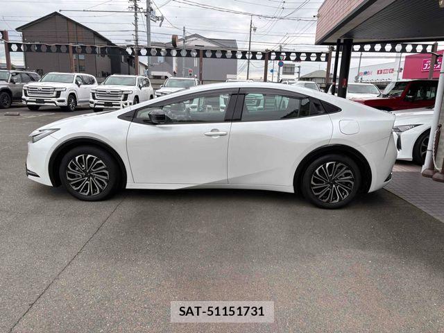 Toyota PRIUS PHV 2023-10 7060335-3