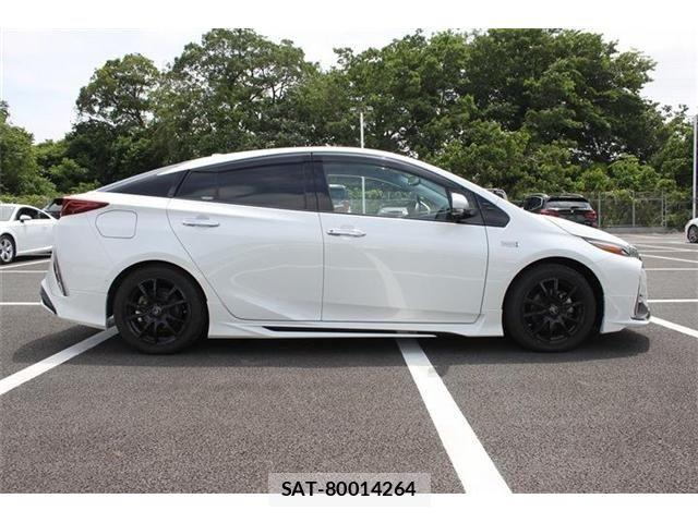 Toyota PRIUS PHV 2019-06 7060342-10