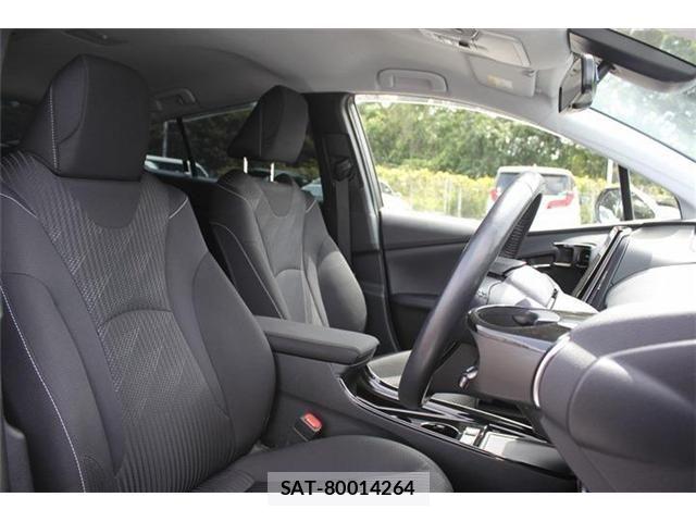 Toyota PRIUS PHV 2019-06 7060342-14