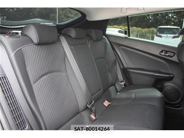 Toyota PRIUS PHV 2019-06 7060342-15