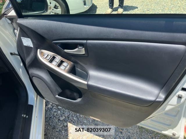 Toyota PRIUS PHV 2014-09 7223918-9