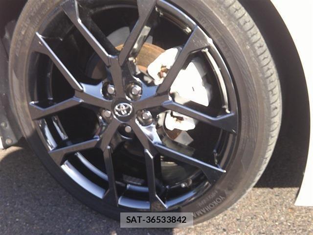 Toyota PRIUS PHV 2018-09 7223927-10