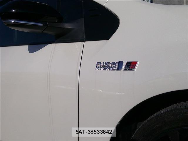 Toyota PRIUS PHV 2018-09 7223927-11