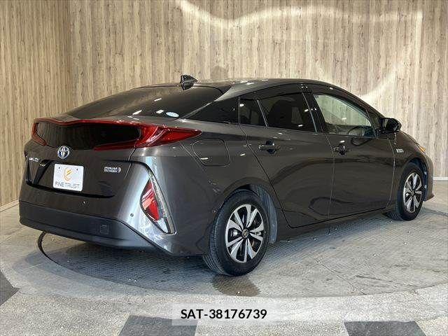 Toyota PRIUS PHV 2017-06 7223924-16