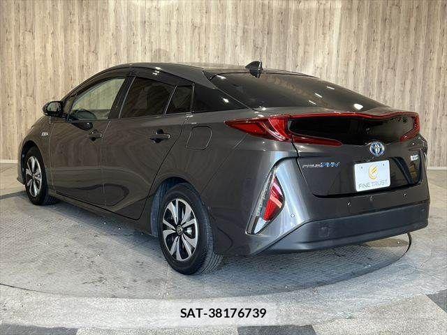 Toyota PRIUS PHV 2017-06 7223924-18
