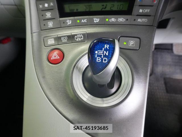 Toyota PRIUS PHV 2012-09 7223915-11