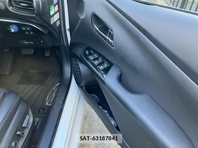 Toyota PRIUS PHV 2018-01 7223926-8