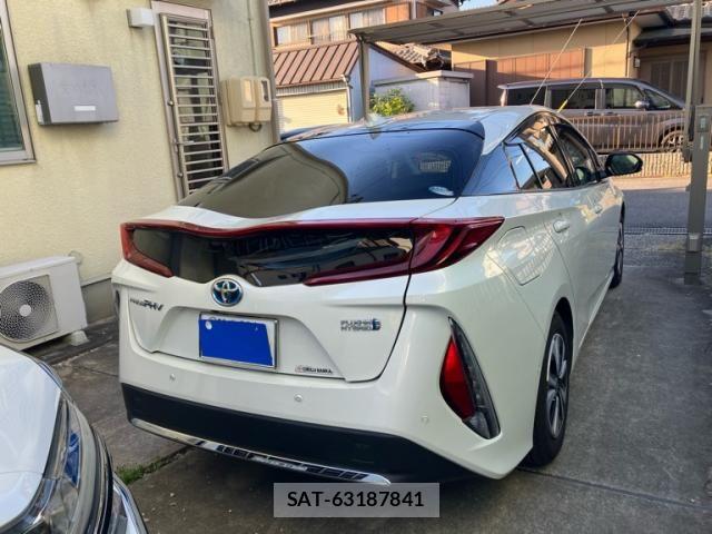 Toyota PRIUS PHV 2018-01 7223926-3