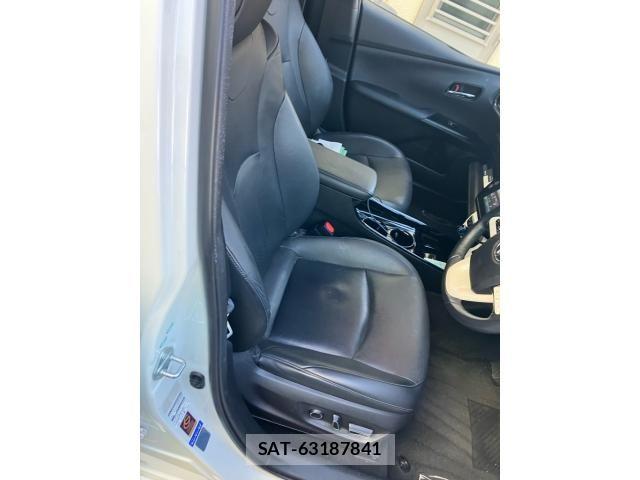 Toyota PRIUS PHV 2018-01 7223926-6