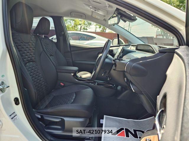 Toyota PRIUS PHV 2017-09 7215758-9
