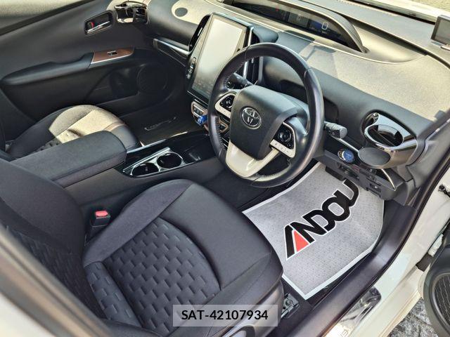 Toyota PRIUS PHV 2017-09 7215758-10