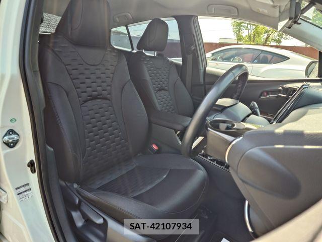 Toyota PRIUS PHV 2017-09 7215758-11