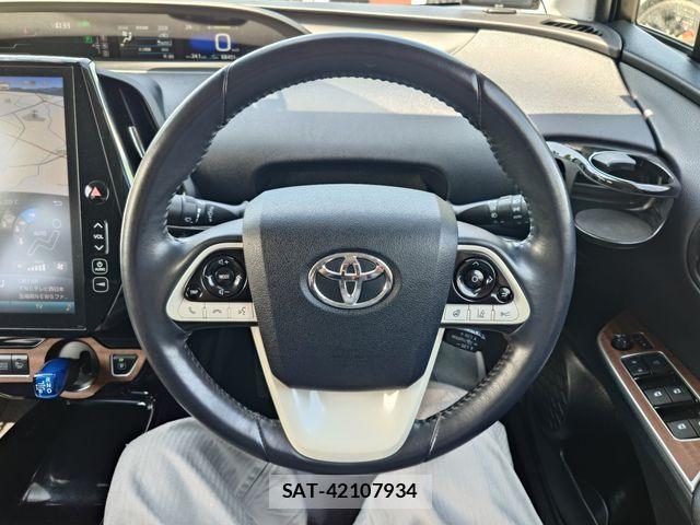 Toyota PRIUS PHV 2017-09 7215758-12
