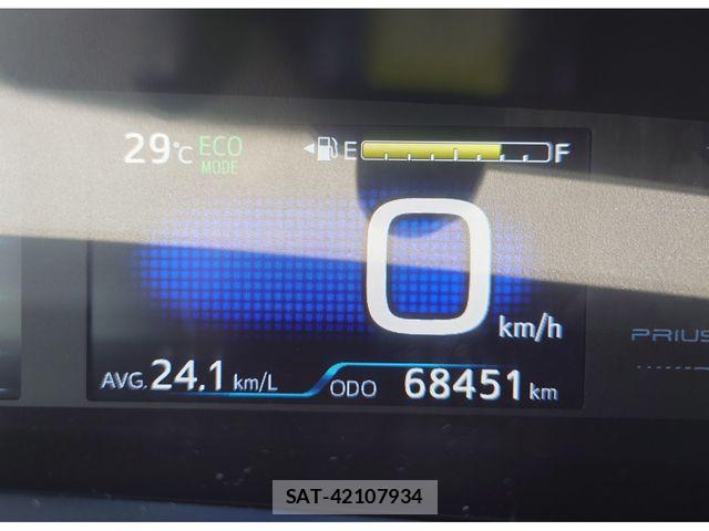 Toyota PRIUS PHV 2017-09 7215758-13