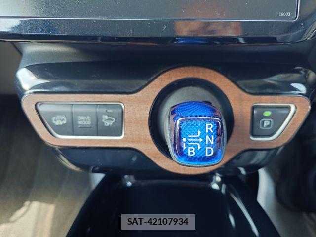 Toyota PRIUS PHV 2017-09 7215758-16