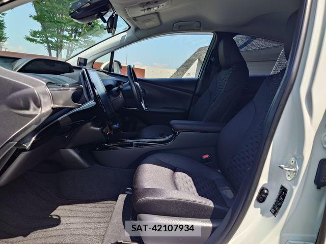 Toyota PRIUS PHV 2017-09 7215758-21