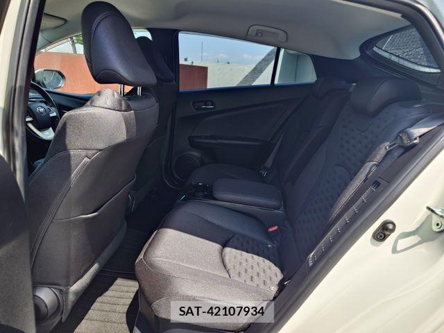 Toyota PRIUS PHV 2017-09 7215758-22
