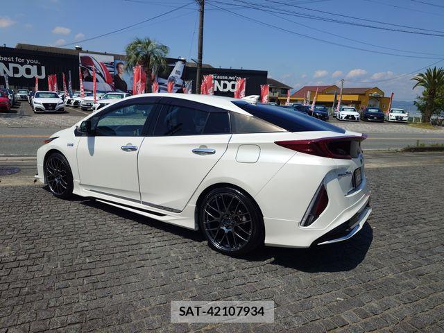Toyota PRIUS PHV 2017-09 7215758-3