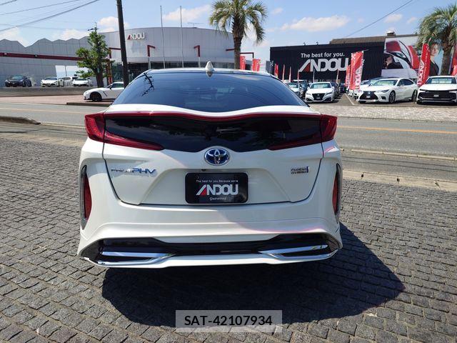Toyota PRIUS PHV 2017-09 7215758-6