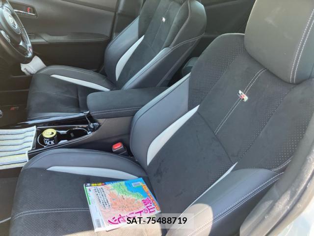 Toyota PRIUS PHV 2022-06 7223934-12