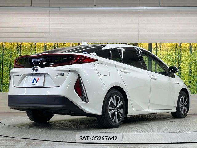 Toyota PRIUS PHV 2017-06 7223922-16
