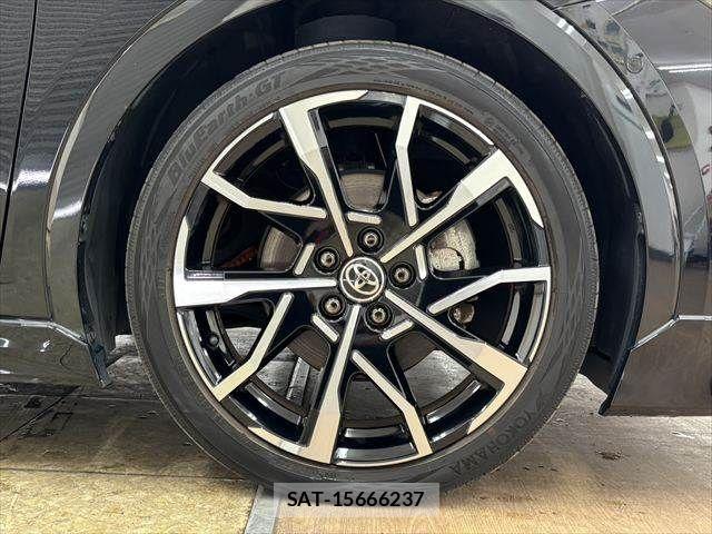 Toyota PRIUS PHV 2023-06 7223938-12