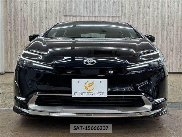 Toyota PRIUS PHV 2023-06 7223938-13