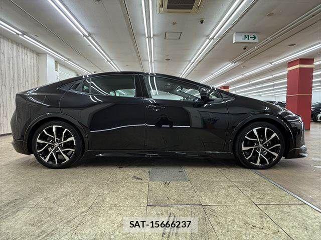 Toyota PRIUS PHV 2023-06 7223938-15
