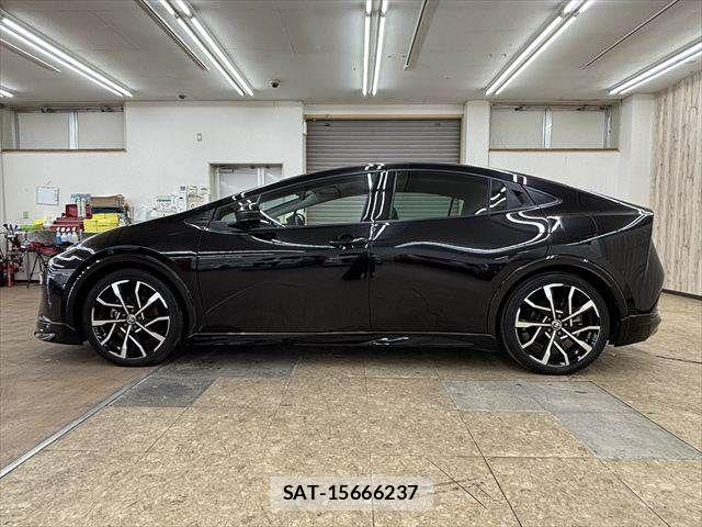 Toyota PRIUS PHV 2023-06 7223938-19