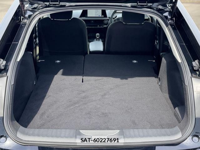 Toyota PRIUS PHV 2025-04 7223939-15