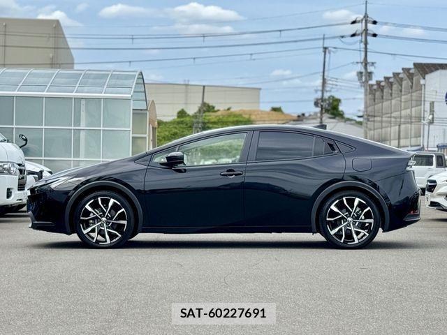 Toyota PRIUS PHV 2025-04 7223939-24