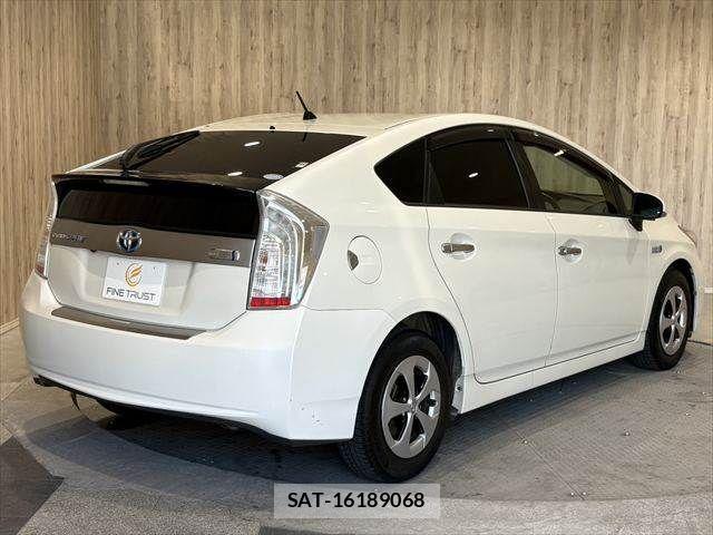 Toyota PRIUS PHV 2012-07 7223912-16