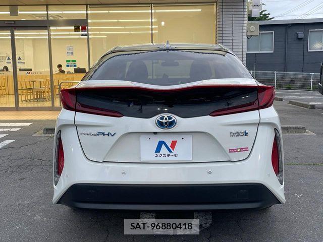 Toyota PRIUS PHV 2017-05 7223921-14