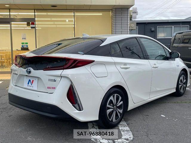 Toyota PRIUS PHV 2017-05 7223921-16