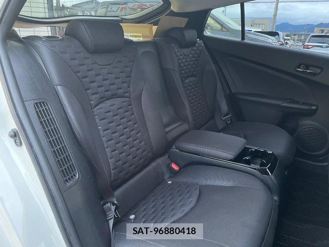 Toyota PRIUS PHV 2017-05 7223921-8