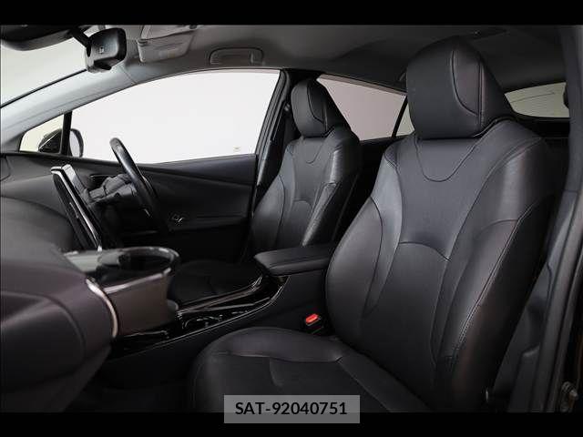 Toyota PRIUS PHV 2017-10 7223923-17