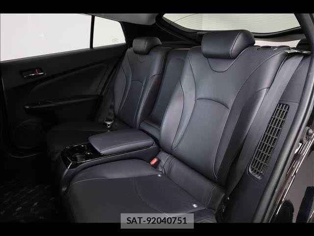 Toyota PRIUS PHV 2017-10 7223923-18