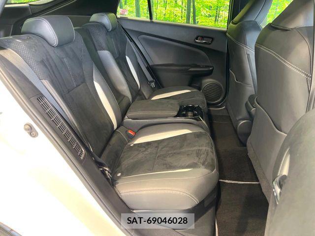 Toyota PRIUS PHV 2018-04 7251993-8