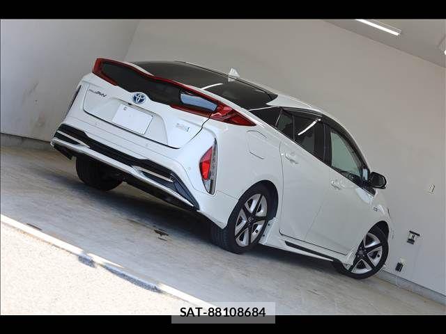 Toyota PRIUS PHV 2017-07 7272750-11