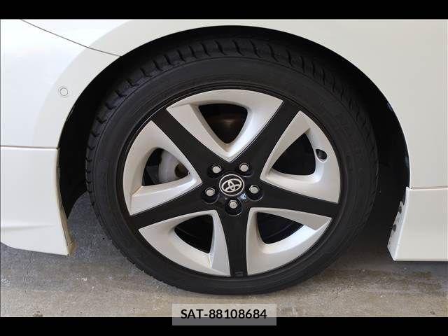 Toyota PRIUS PHV 2017-07 7272750-13