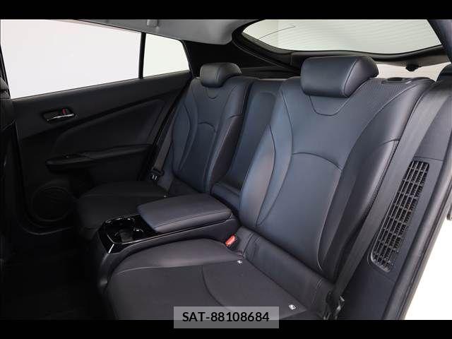 Toyota PRIUS PHV 2017-07 7272750-18