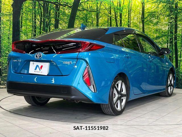 Toyota PRIUS PHV 2017-03 7329569-16